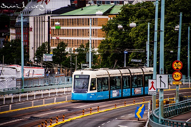 400 Tram Sweden Tram Sirio M32, Göta Älvbron, Gothenburg, Sweden