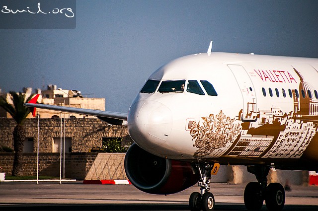 100 Aeroplane Airliner Airbus A320-214, 9H-AEO, Valletta, Malta