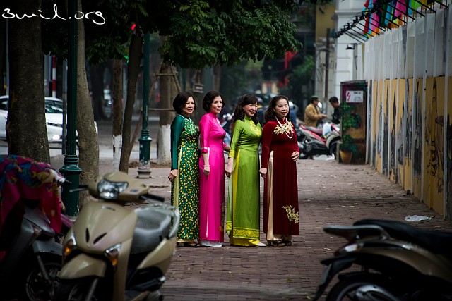 Vietnam, Hanoi Áo dài, Vietnamese national garment Hanoi, Vietnam