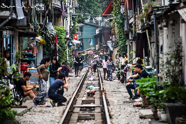 Vietnam, Hanoi Train street, Hanoi, Vietnam